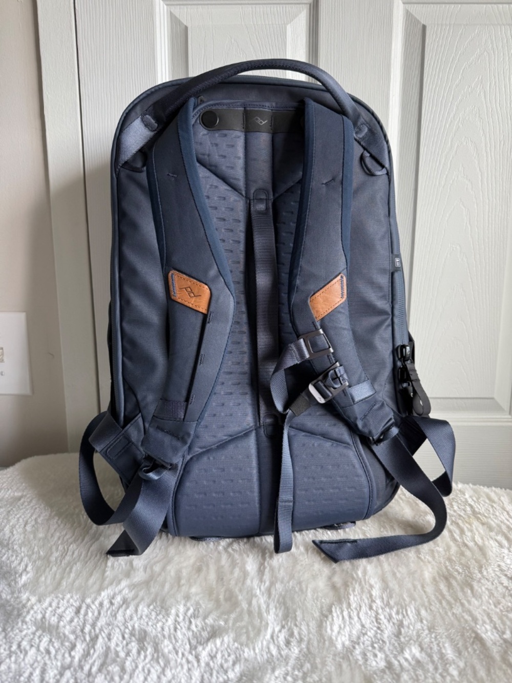 NWOT Peak Design 30L Travel Backpack - Midnight Blue - Picture 4 of 14